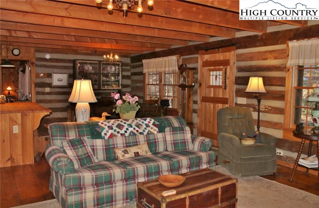 Image number 20 for the current listing