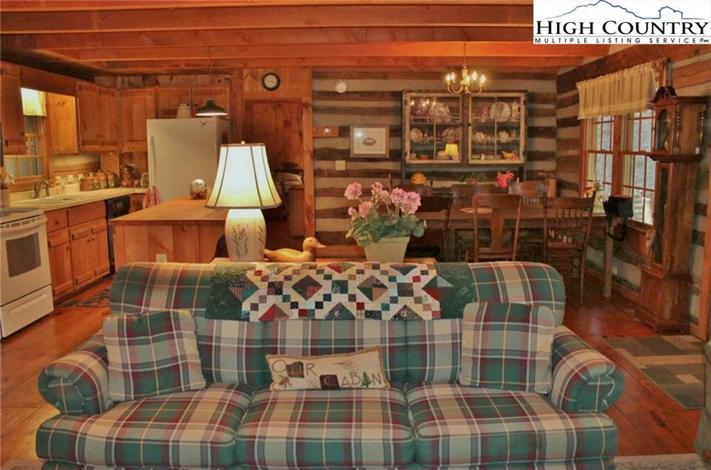 Image number 18 for the current listing