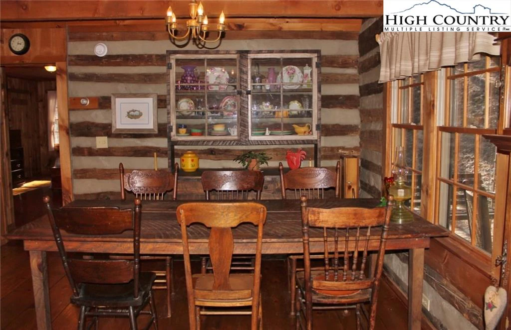 Image number 17 for the current listing