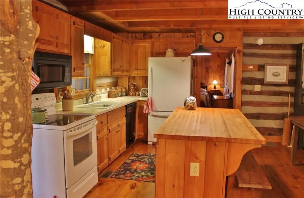 Image number 15 for the current listing