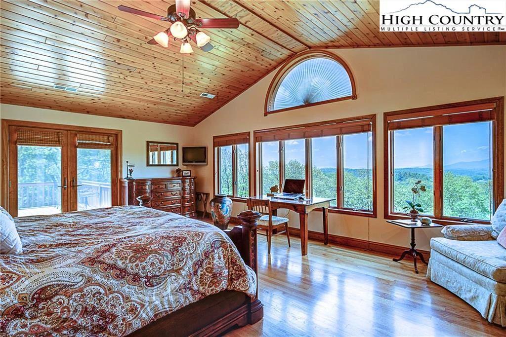 Image number 3 for the current listing