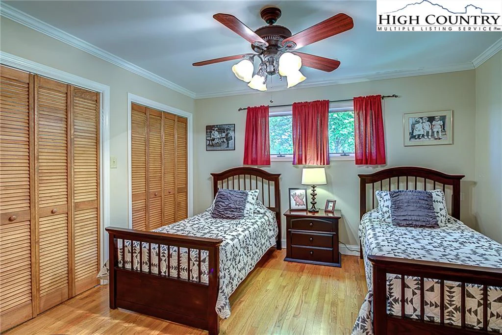 Image number 6 for the current listing