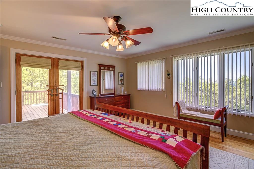 Image number 9 for the current listing