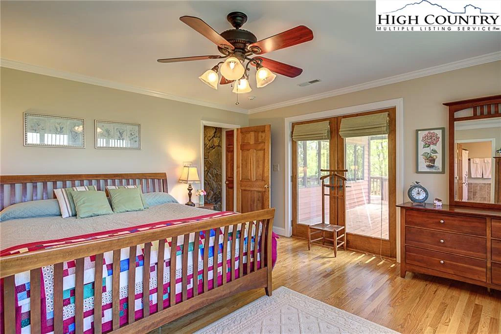 Image number 10 for the current listing