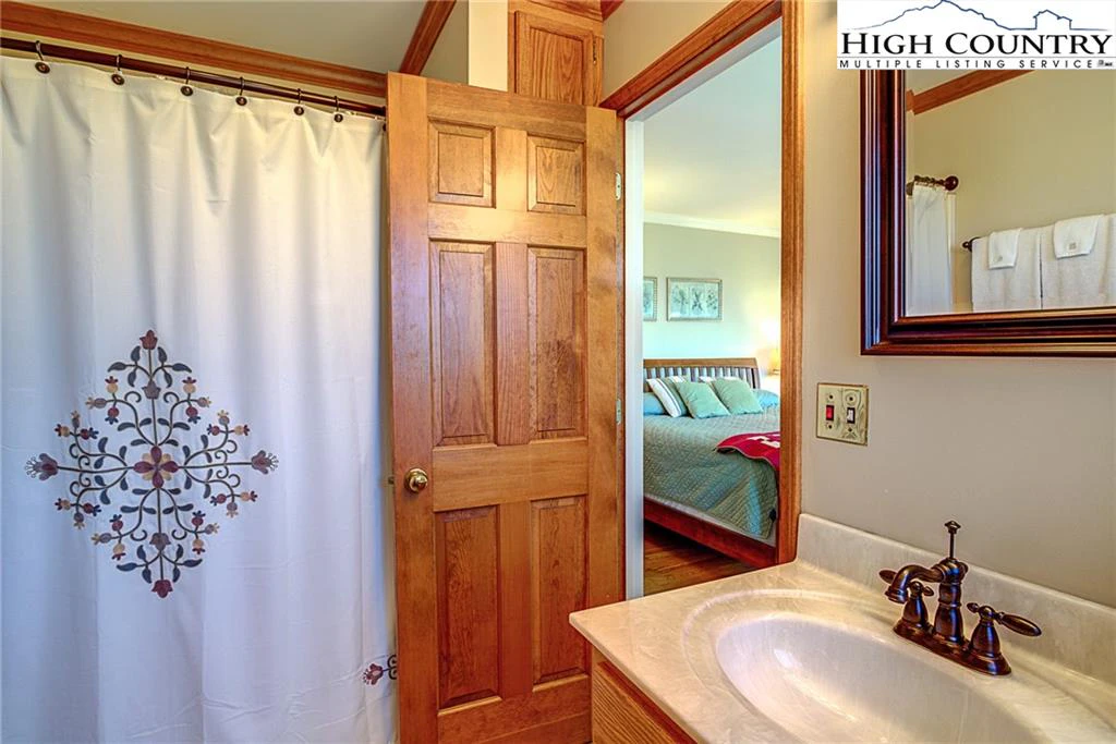 Image number 12 for the current listing