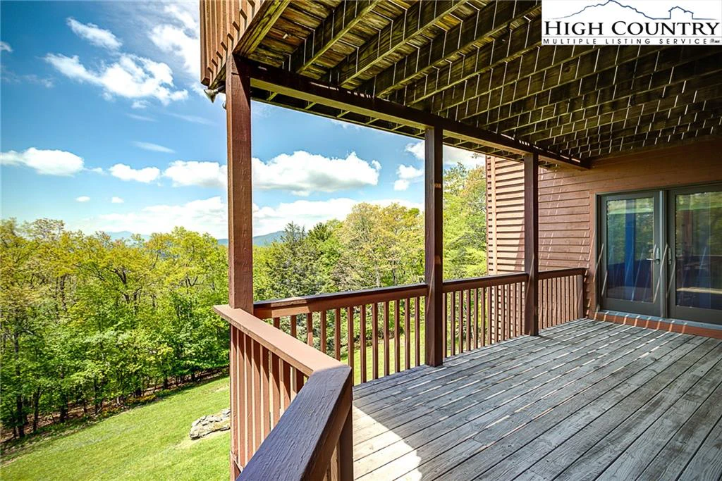Image number 19 for the current listing