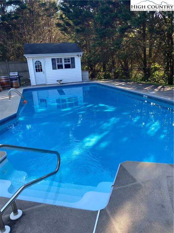 Image number 9 for the current listing