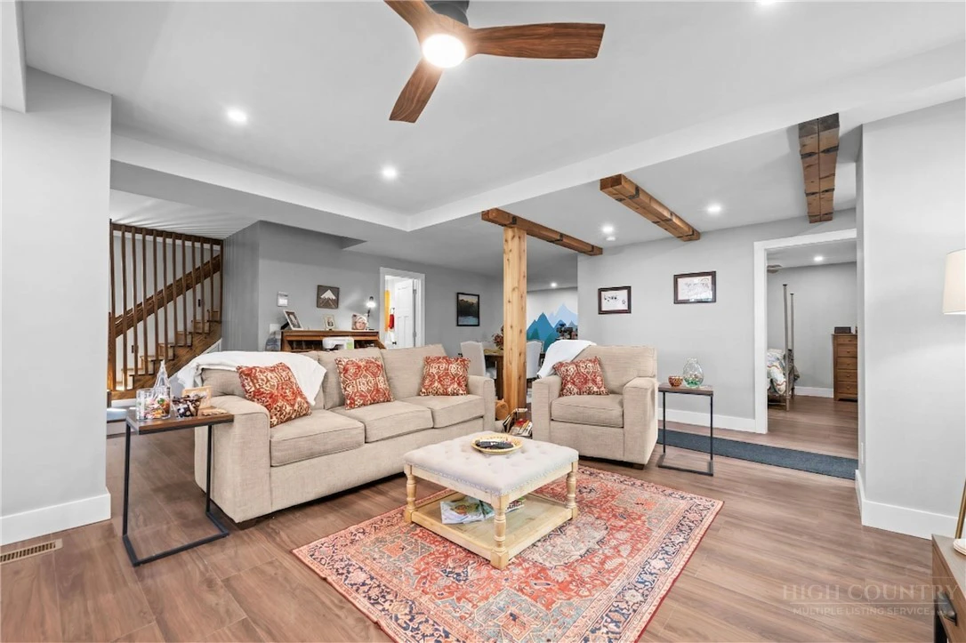 Image number 3 for the current listing