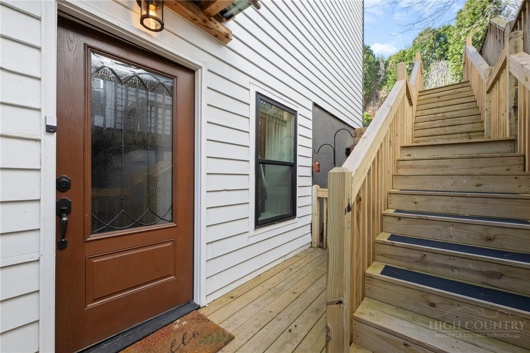 Image number 14 for the current listing