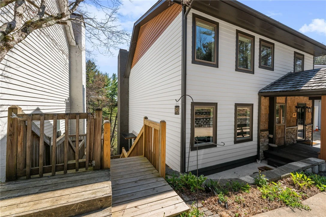 Image number 15 for the current listing