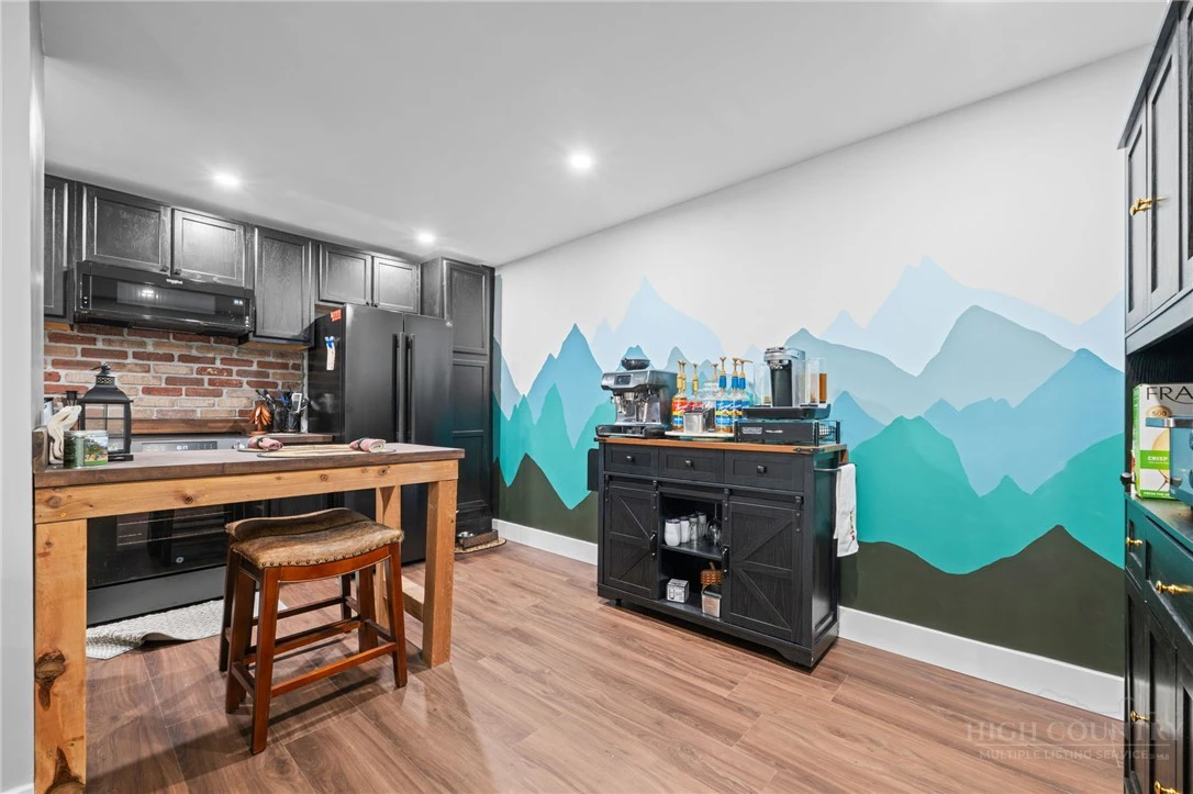 Image number 5 for the current listing