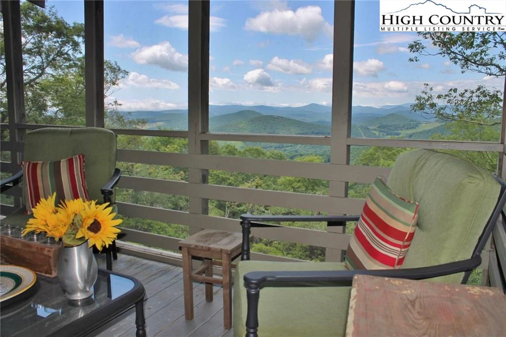 Image number 4 for the current listing