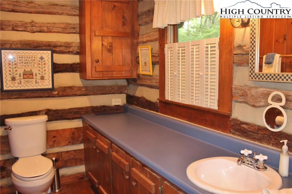 Image number 8 for the current listing
