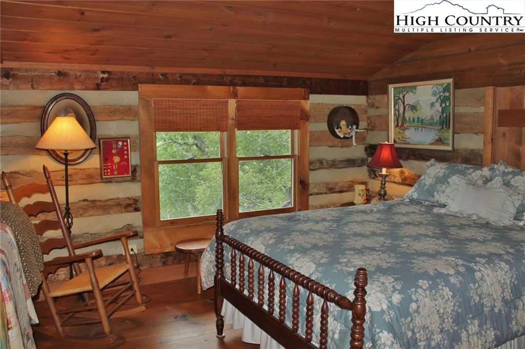 Image number 2 for the current listing