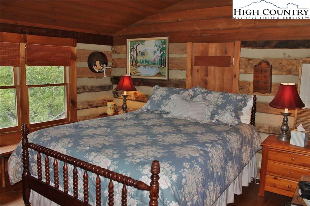 Image number 11 for the current listing