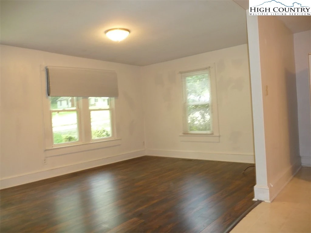 Image number 5 for the current listing