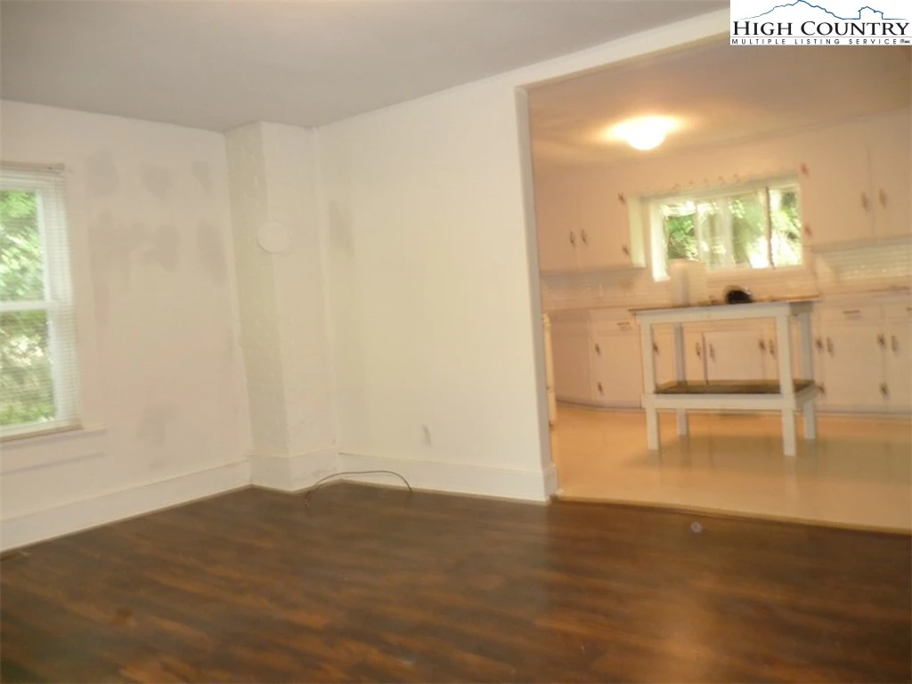 Image number 6 for the current listing