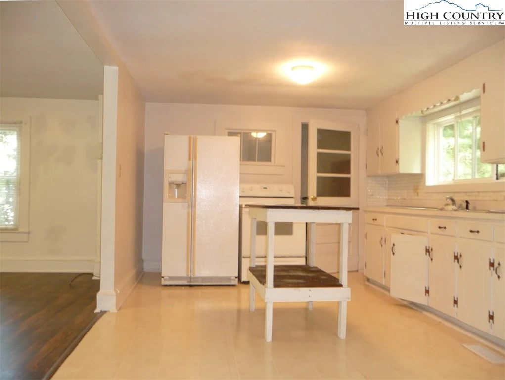 Image number 7 for the current listing