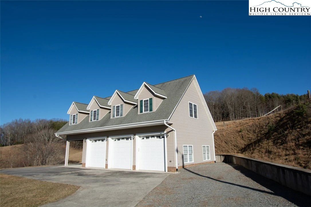 Image number 3 for the current listing