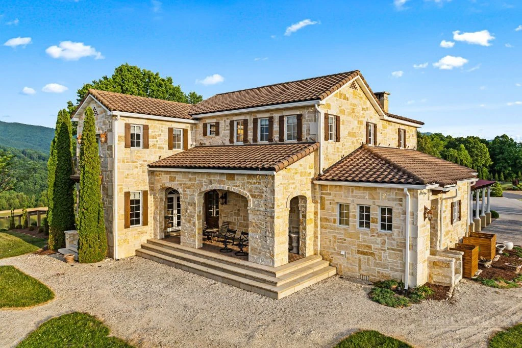 Image number 1 for the current listing