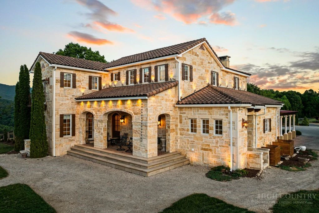 Image number 8 for the current listing