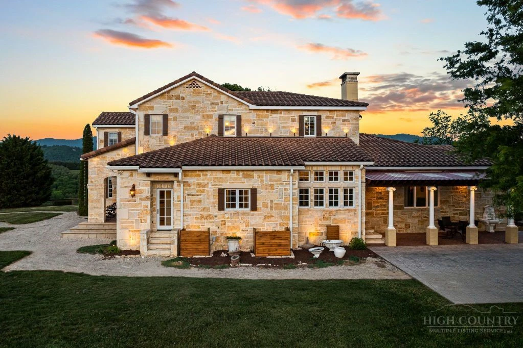 Image number 9 for the current listing
