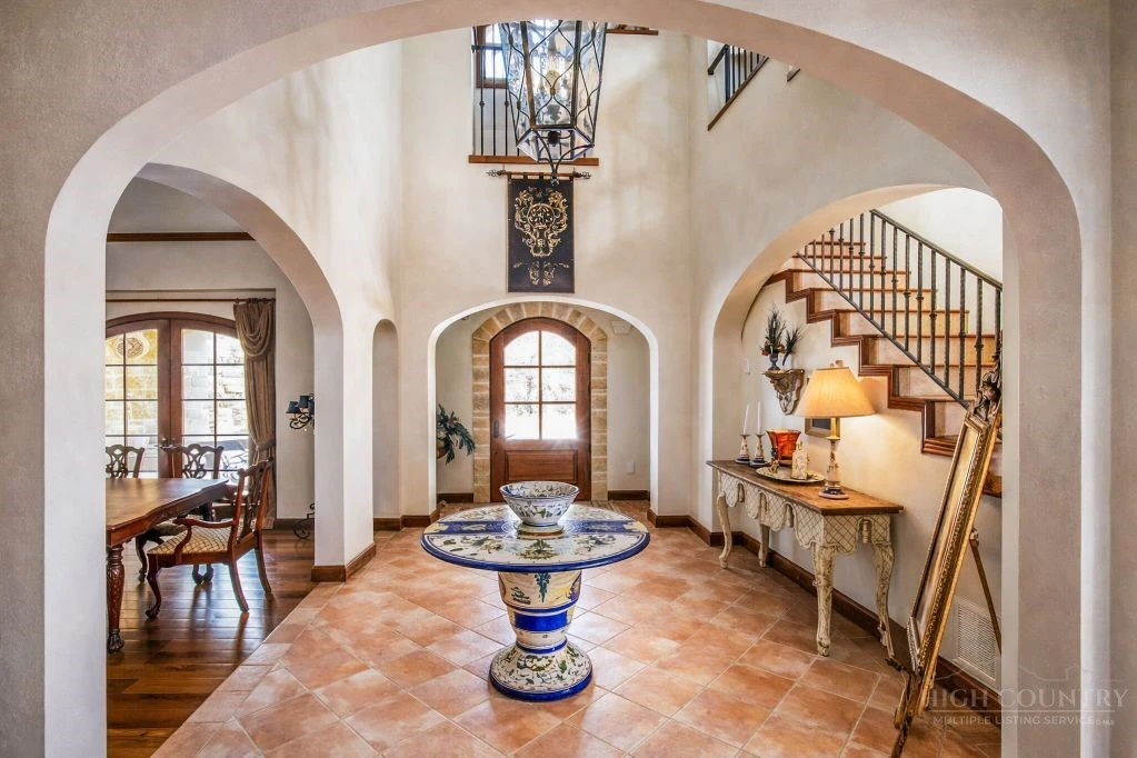 Image number 13 for the current listing