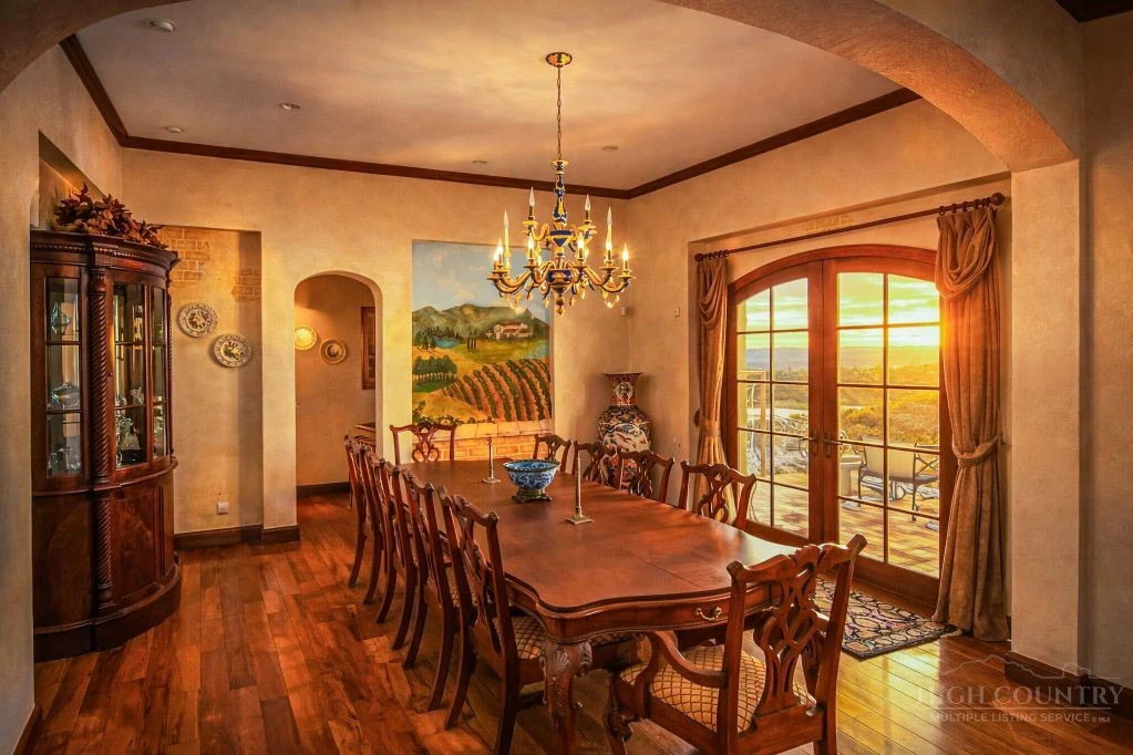 Image number 14 for the current listing