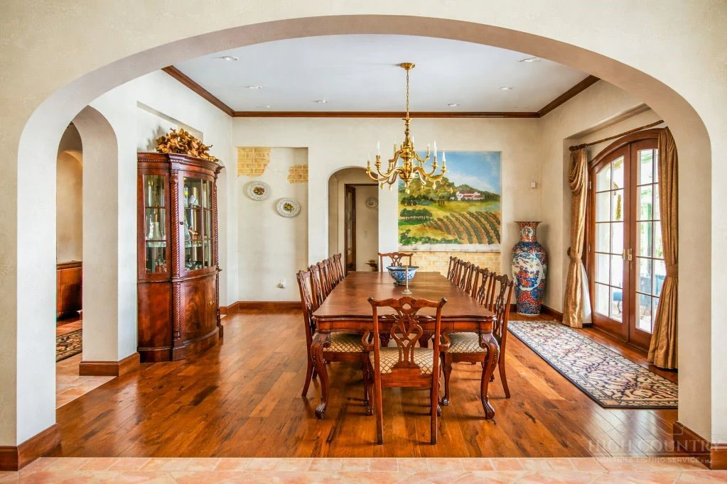 Image number 15 for the current listing