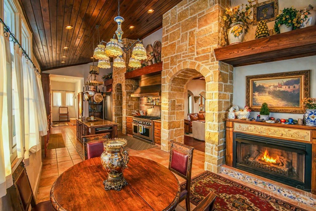 Image number 18 for the current listing