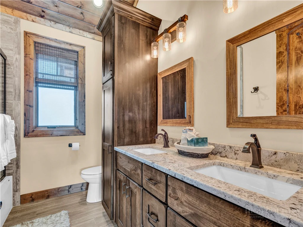Image number 5 for the current listing