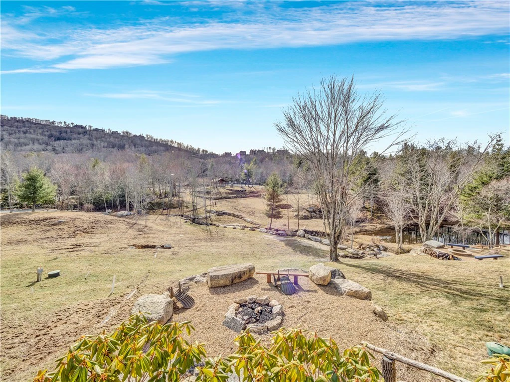 Image number 13 for the current listing