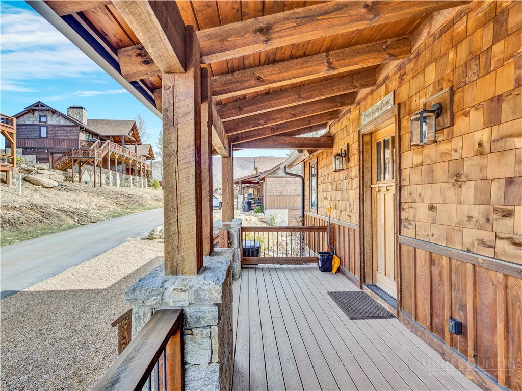 Image number 16 for the current listing