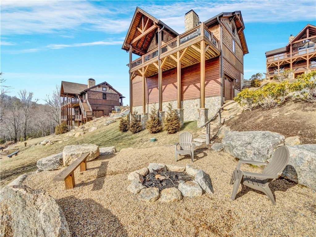 Image number 17 for the current listing