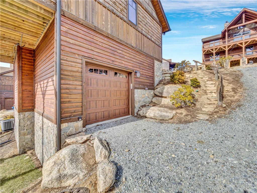 Image number 18 for the current listing
