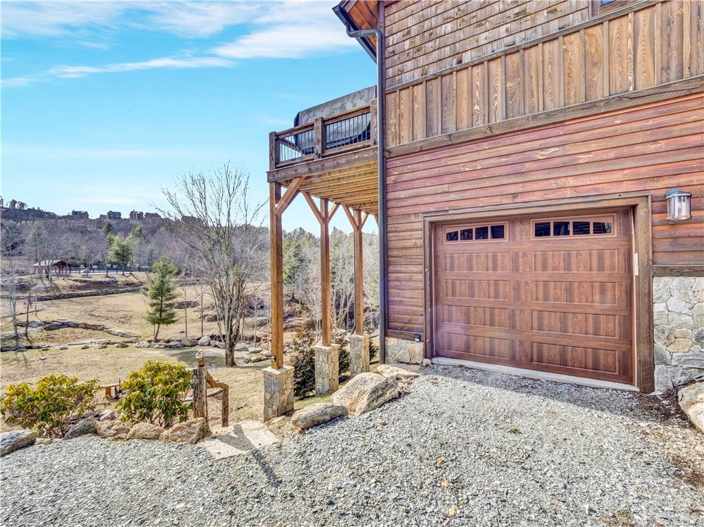 Image number 19 for the current listing