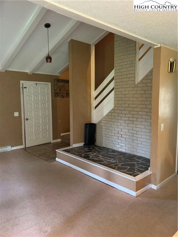 Image number 4 for the current listing