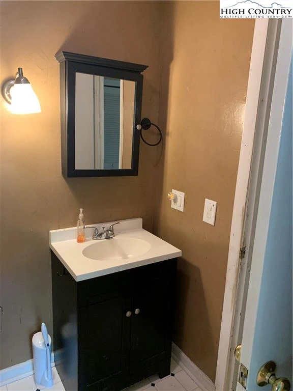 Image number 10 for the current listing