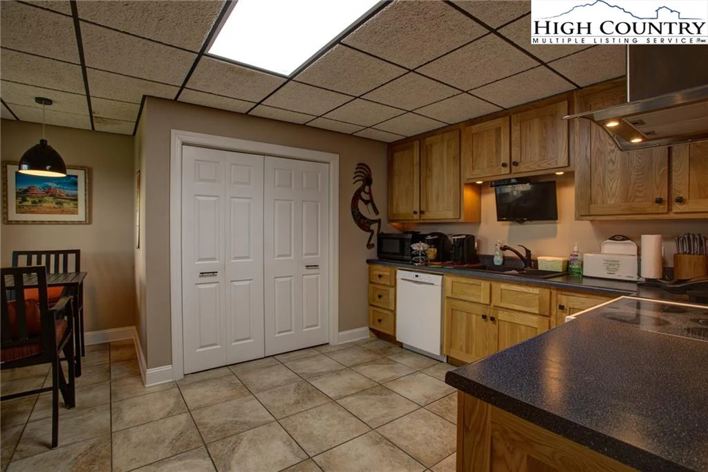Image number 7 for the current listing