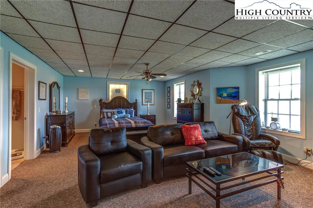 Image number 9 for the current listing