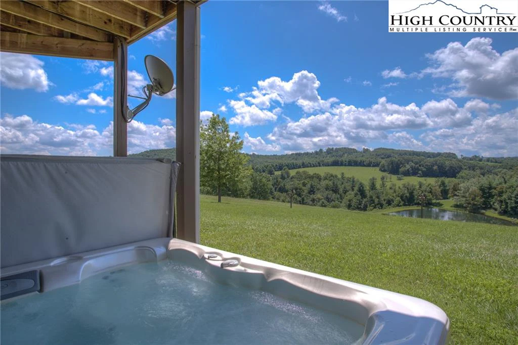 Image number 11 for the current listing