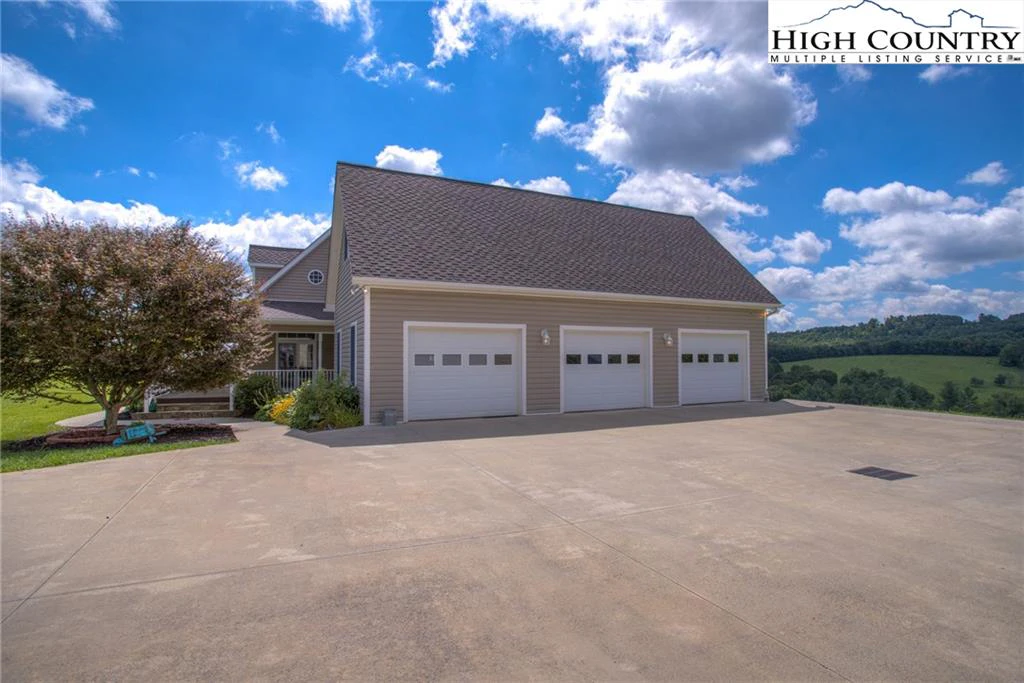 Image number 17 for the current listing