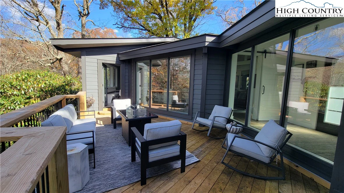 Image number 19 for the current listing