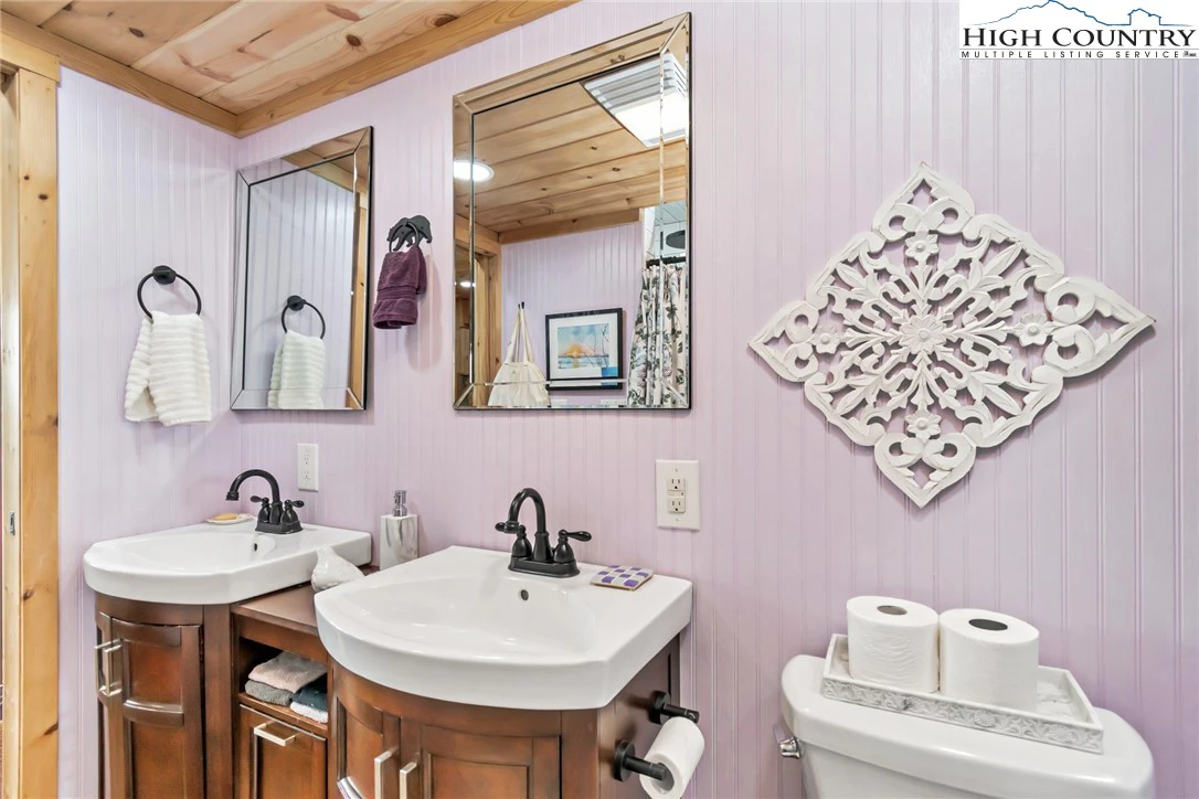 Image number 4 for the current listing