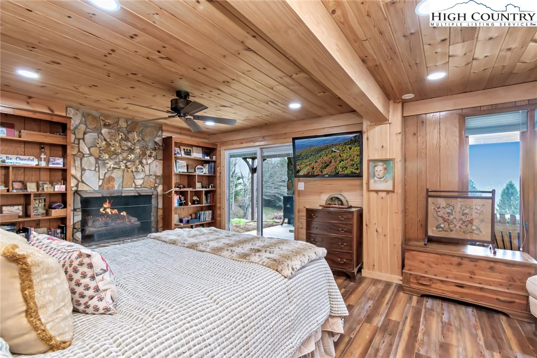 Image number 5 for the current listing