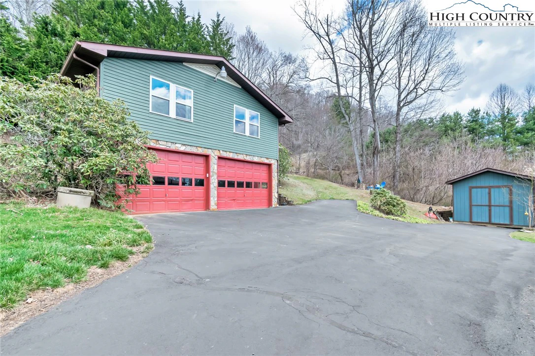 Image number 8 for the current listing