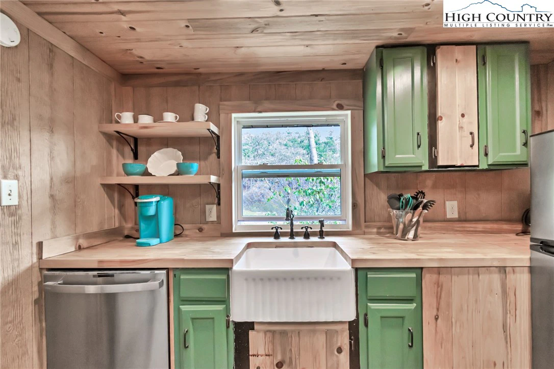 Image number 11 for the current listing