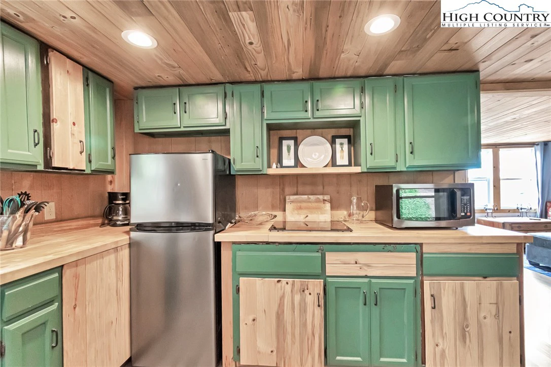 Image number 12 for the current listing