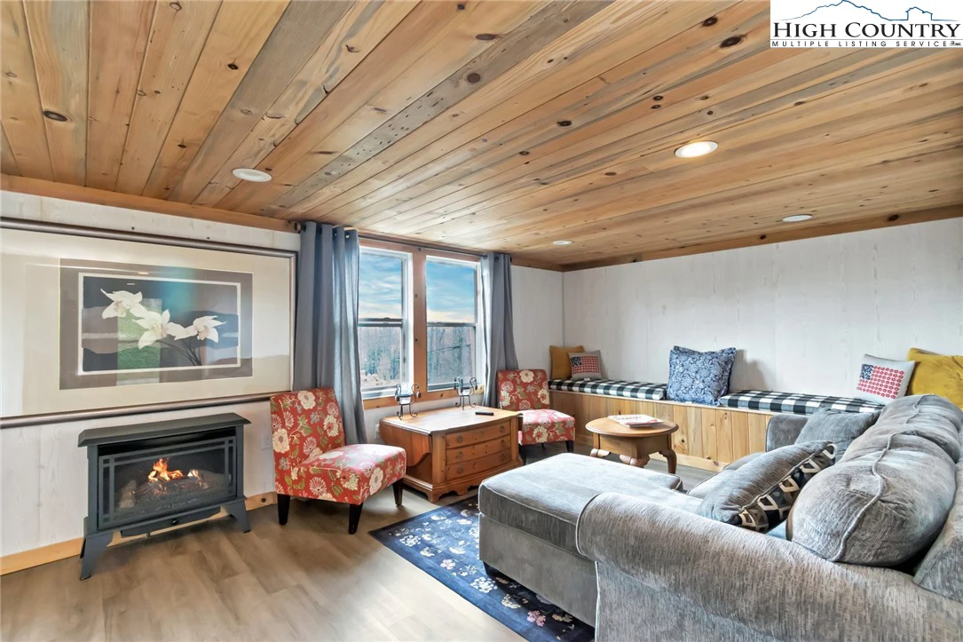 Image number 2 for the current listing