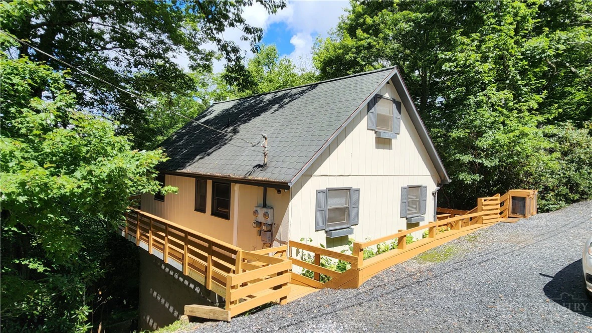 Image number 1 for the current listing